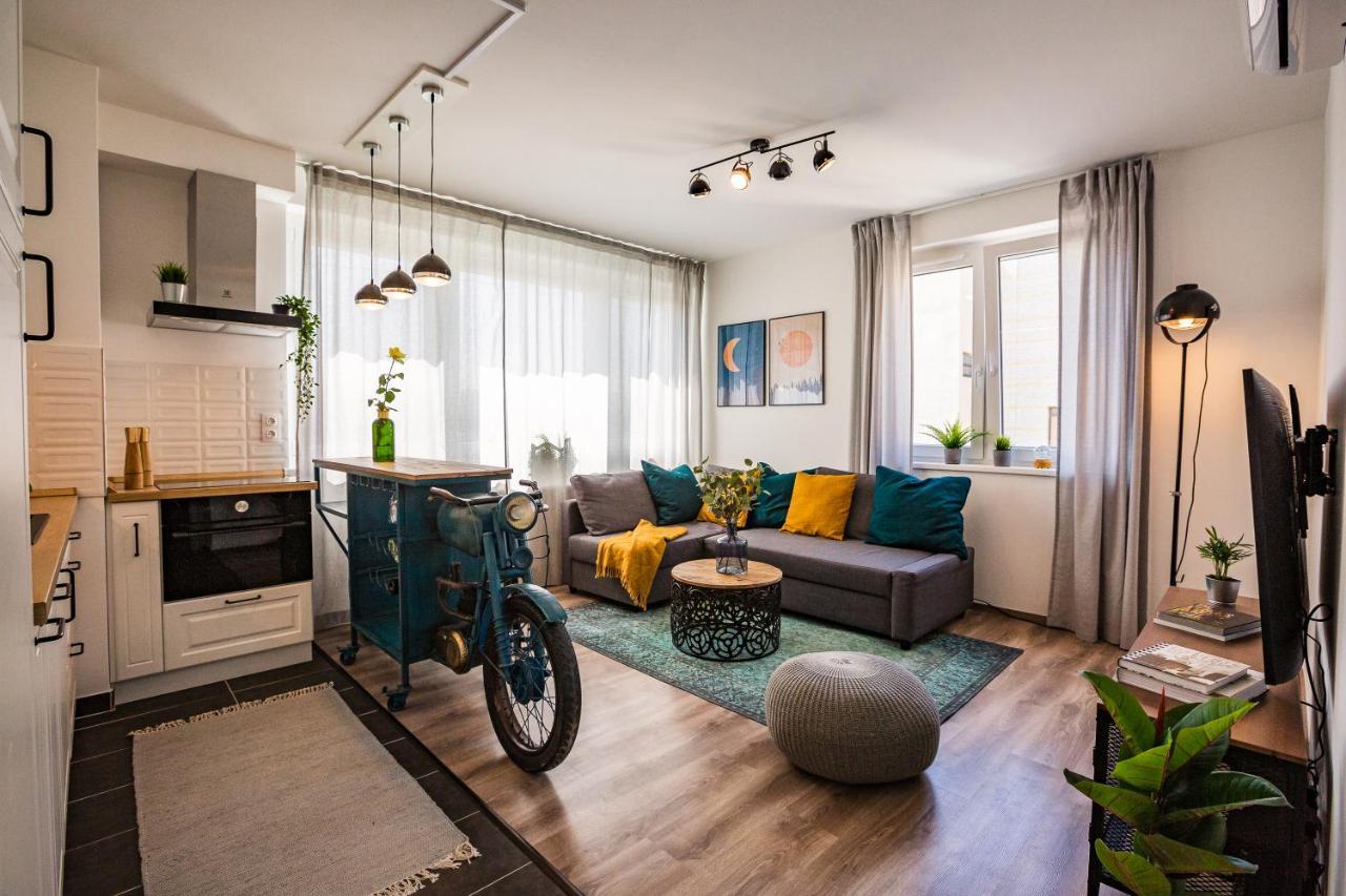 Stylish Oasis With Ac And Parking Apartment