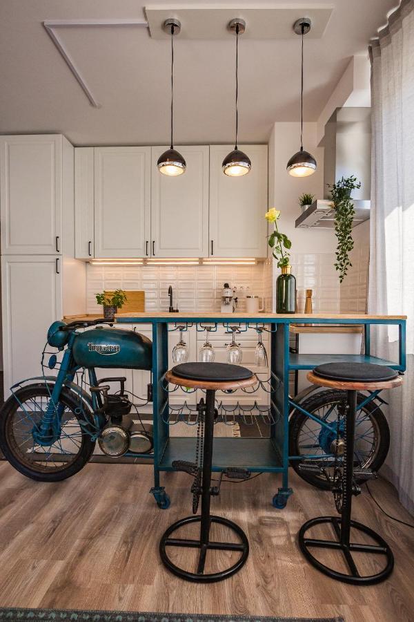 Apartment Stylish Oasis With Ac And Parking *